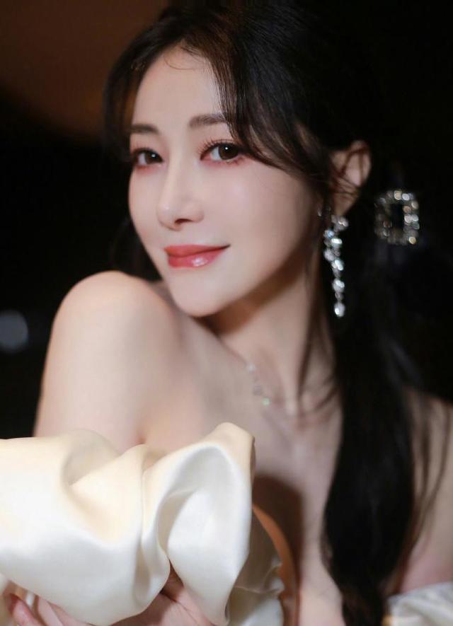 陈紫函吻戏(陈紫函吻戏激情床吻戏)