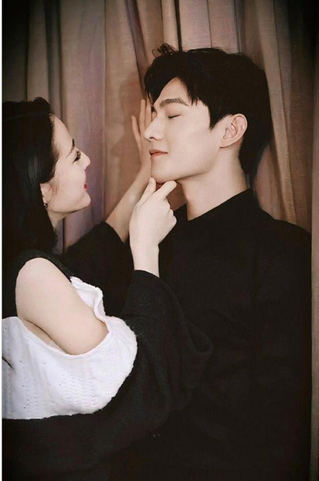杨洋吻戏(亲嘴还扔衣服)