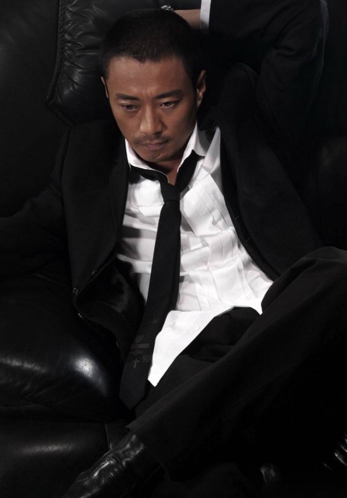 张涵予主演的电视剧(张涵予主演的电视剧流光之下)