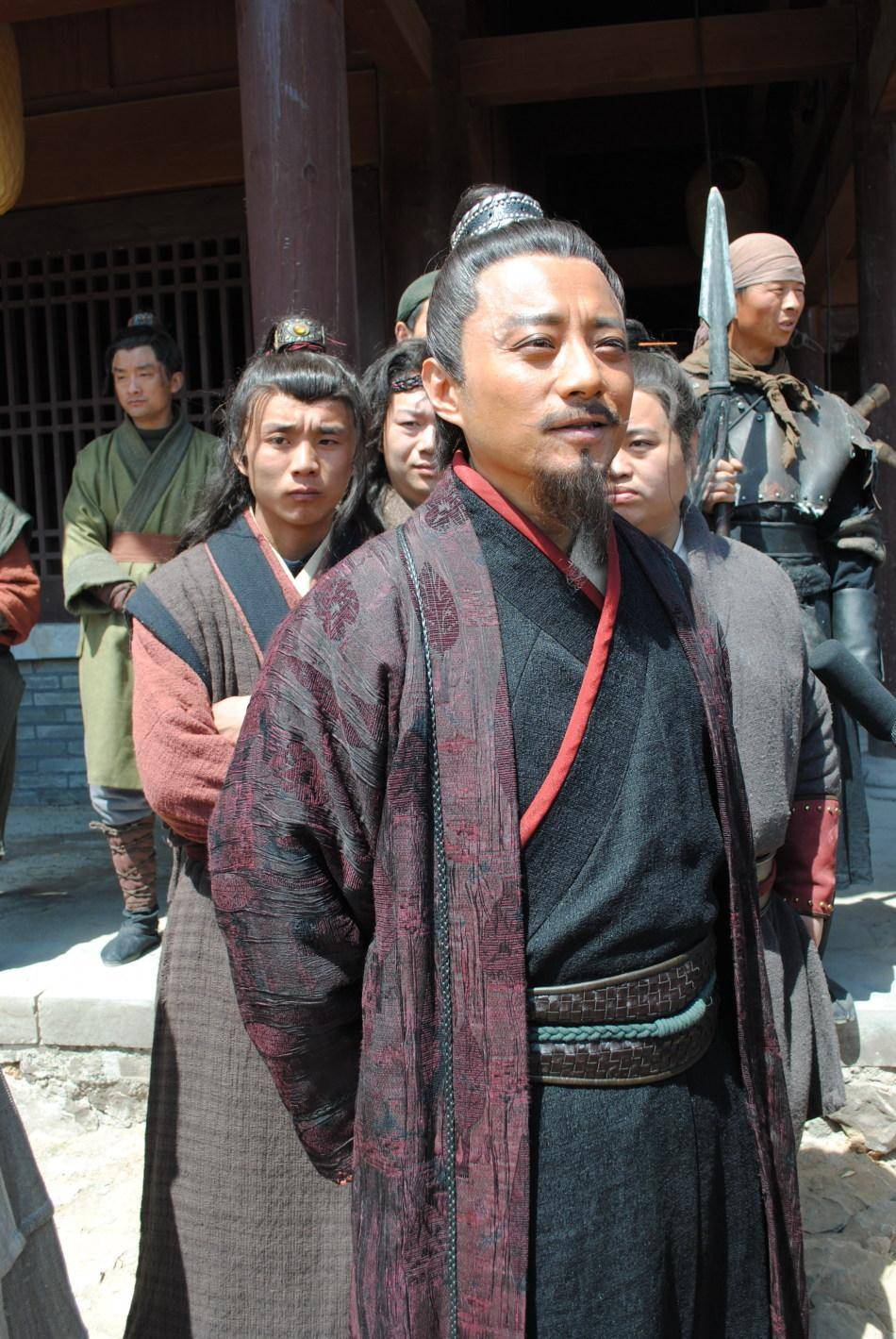 张涵予主演的电视剧(张涵予主演的电视剧流光之下)