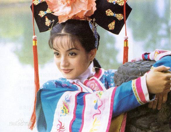 小燕子的扮演者(小燕子的扮演者谁最漂亮)