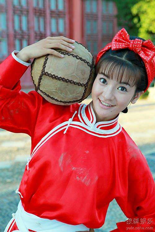 还珠格格小燕子扮演者_新版还珠格格小燕子扮演者