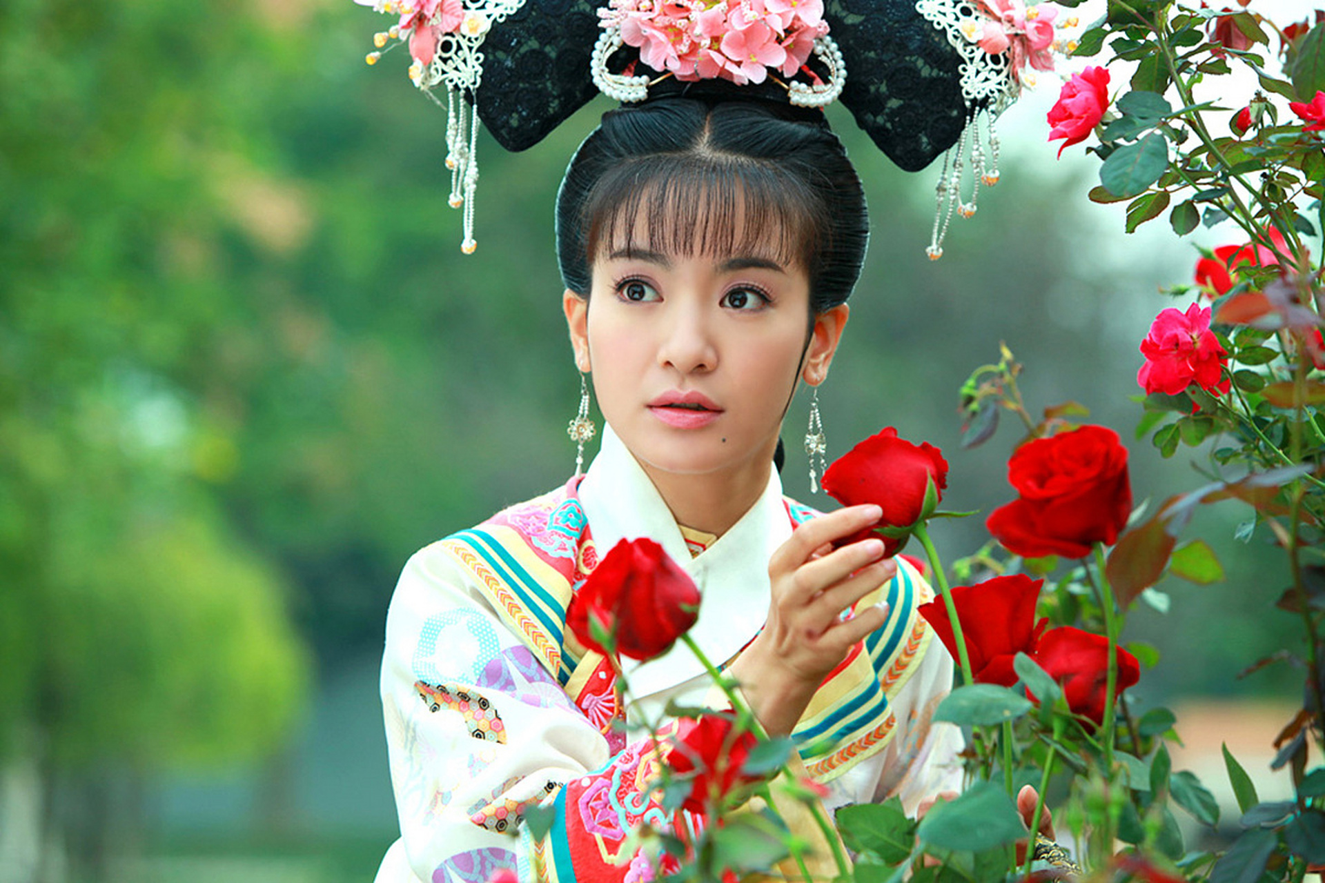 还珠格格小燕子扮演者_新版还珠格格小燕子扮演者