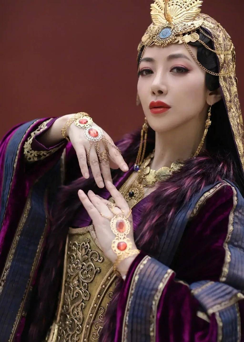 龙婆扮演者_香港电影龙婆的扮演者是谁