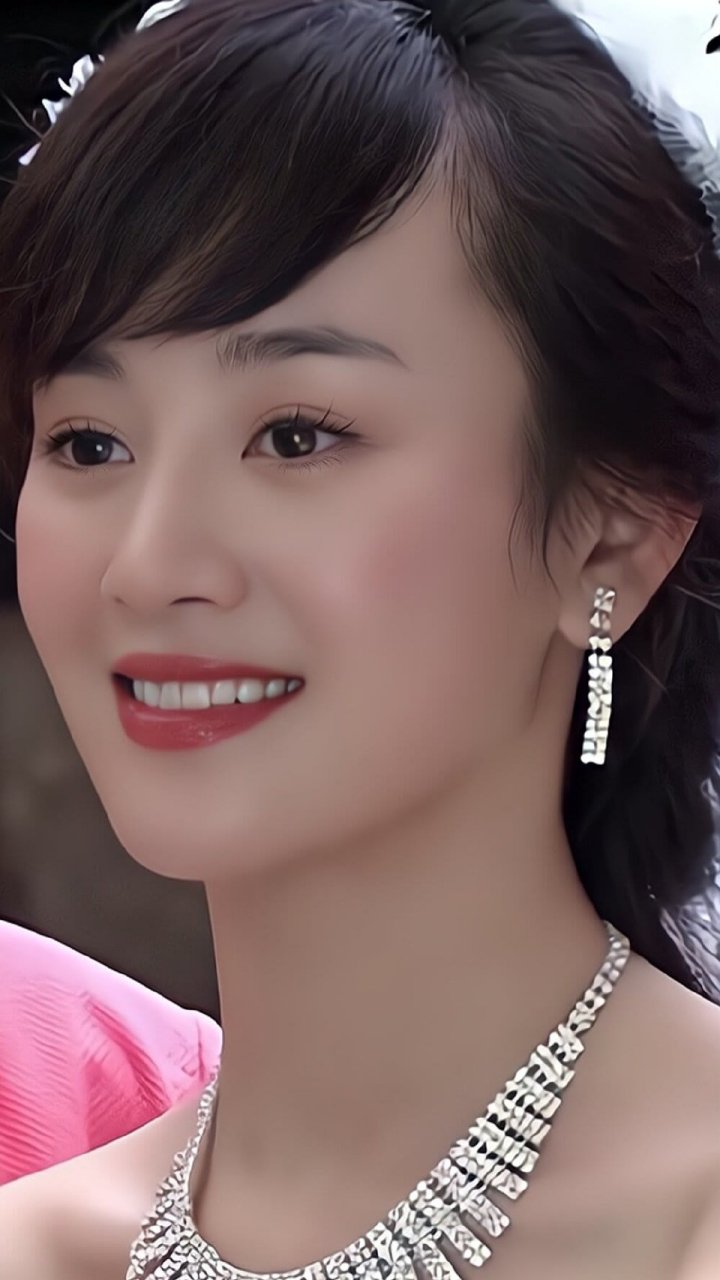 海兰珠的扮演者_海兰珠的真实身份
