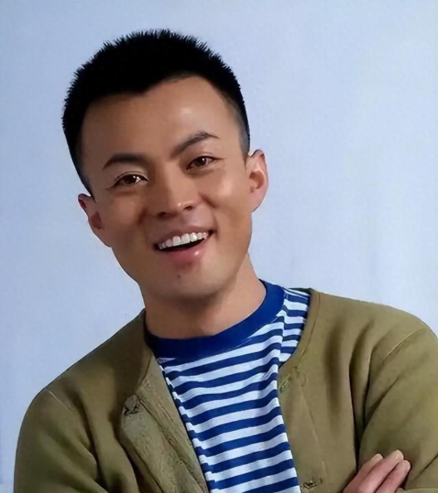 唐小龙扮演者_唐小龙扮演者刀哥
