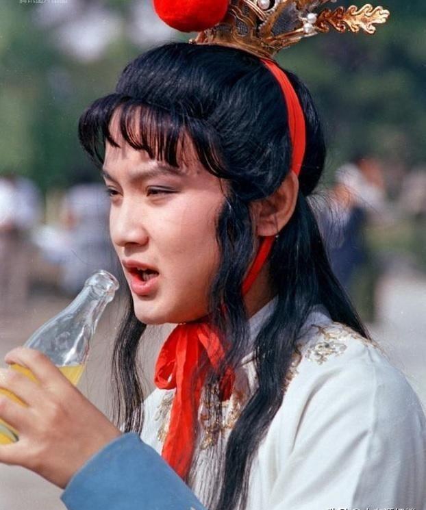 贾宝玉的扮演者_贾宝玉的扮演者是男是女
