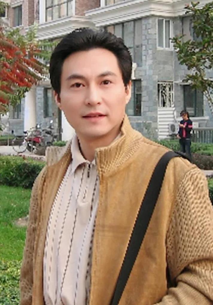 贾蓉扮演者_贾蓉扮演者杨俊勇