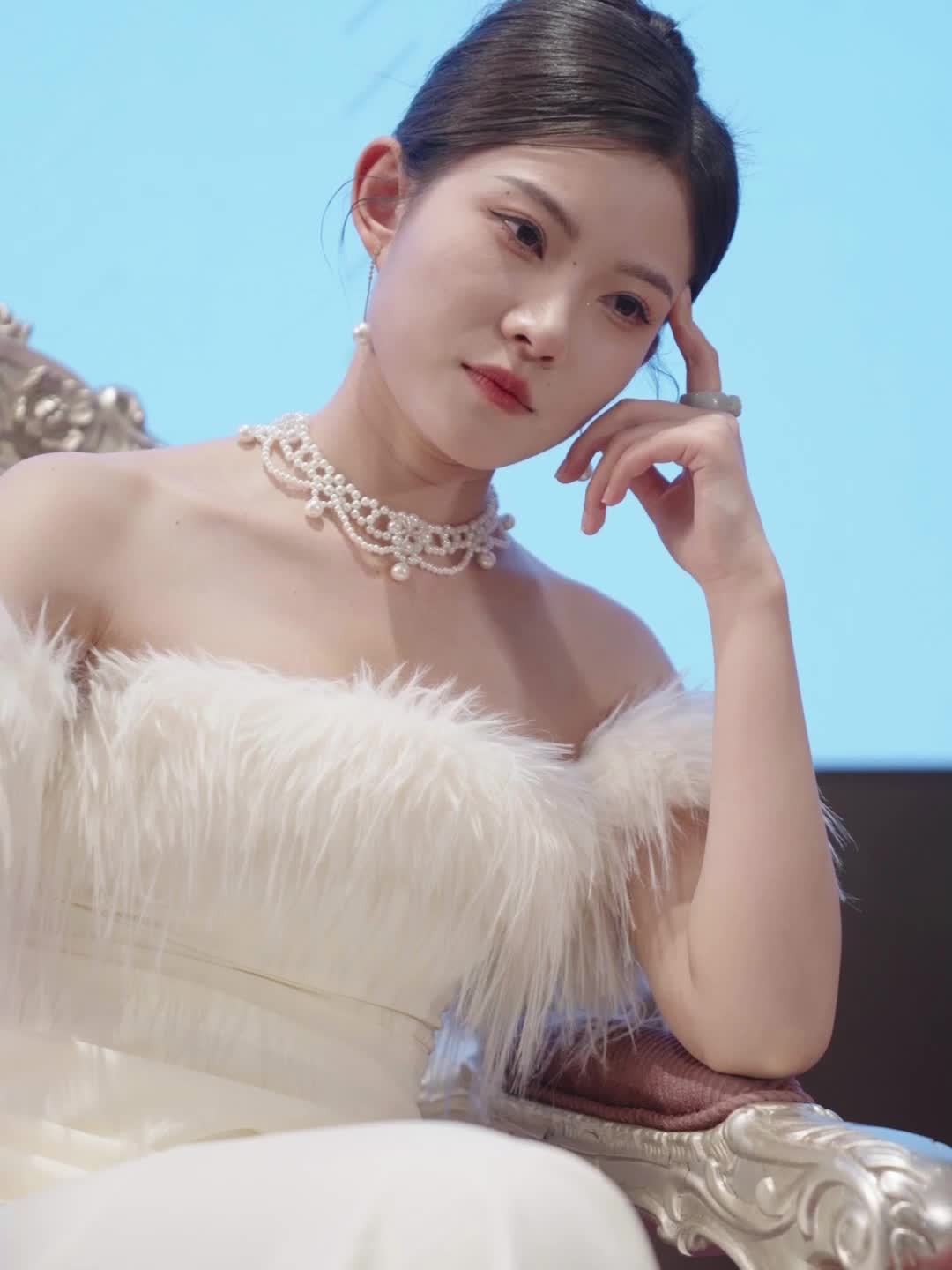 不装了，脚踹渣男后我成了全球女战神_不装了,脚踹渣男后我成了全球女战神短剧