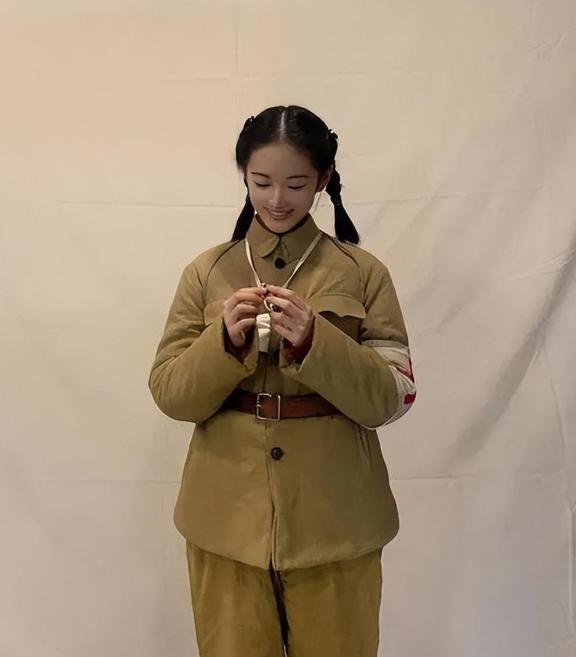 江亚菲的扮演者_少年江亚菲的扮演者