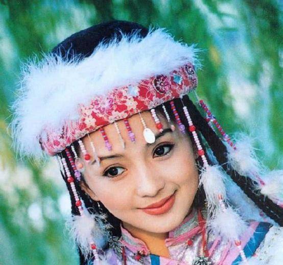 小燕子扮演者_小燕子扮演者黄奕图片
