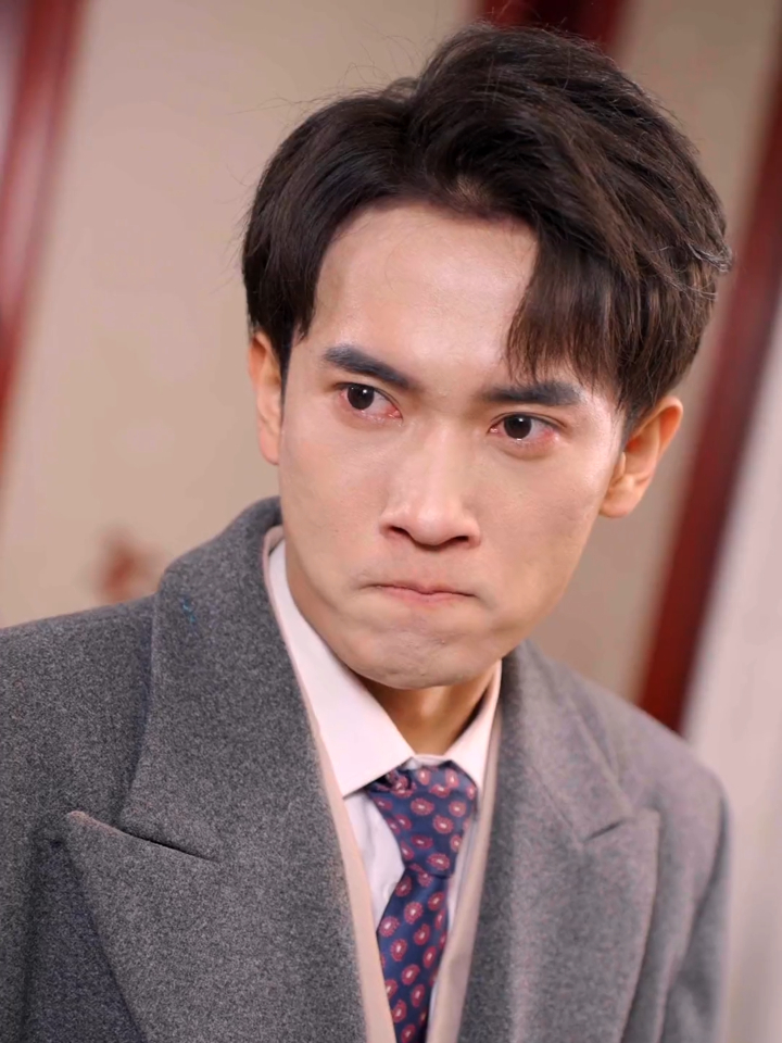 踹掉渣男后，三个哥哥团宠我_踹掉渣男后,三个哥哥团宠我的视频