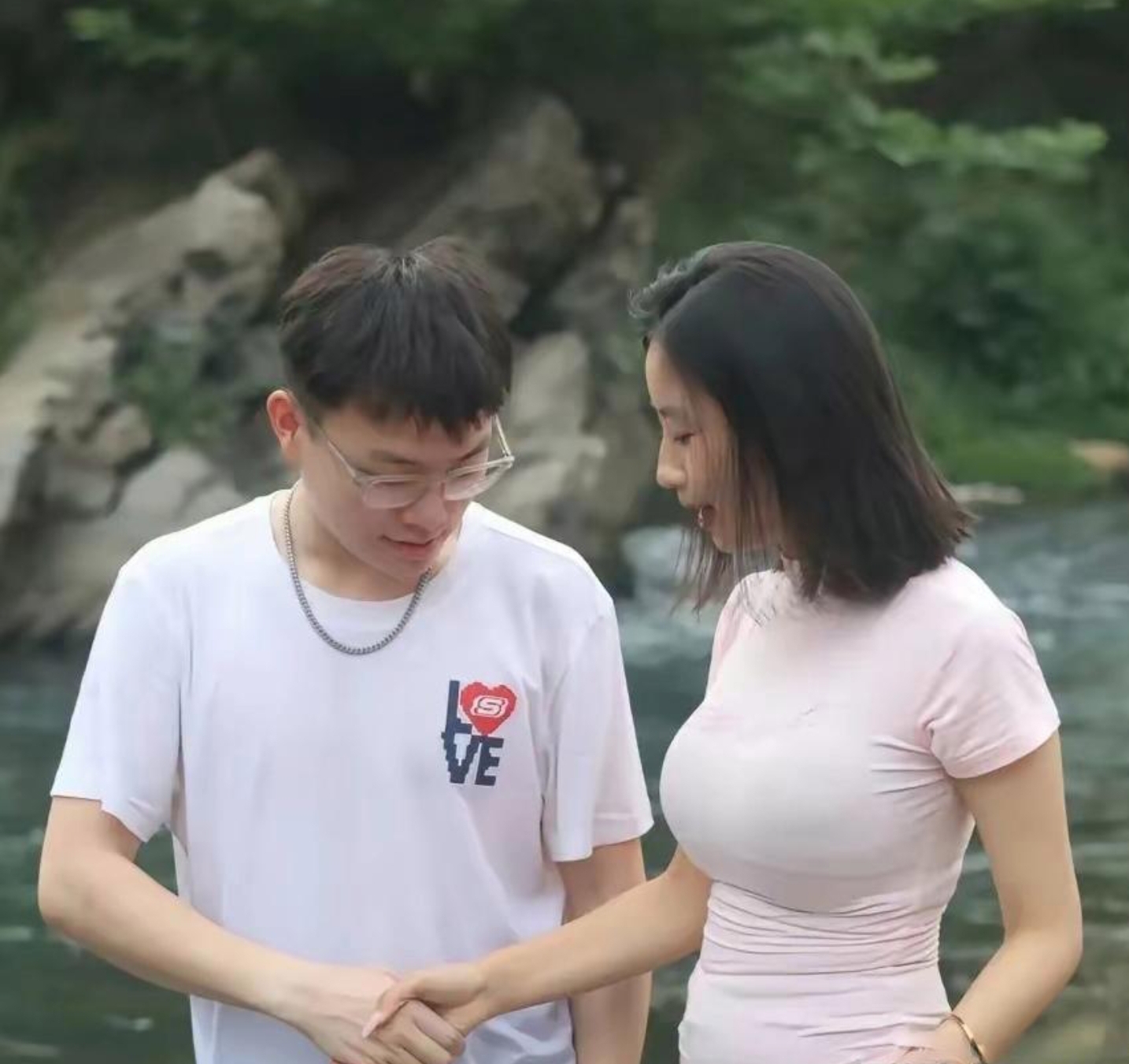 带着法术去和校花相亲_带着法术去和校花相亲女主角名字