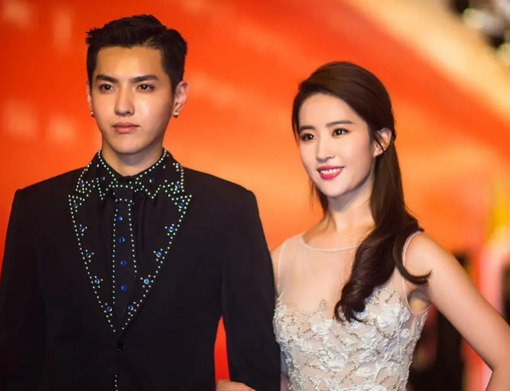 吴亦凡吻戏(吴亦凡吻戏采访)
